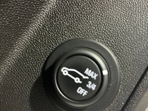Used 2018 Chevrolet Equinox LT FWD image 17