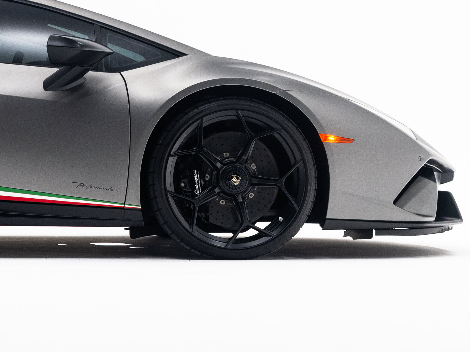 Used 2018 Lamborghini Huracan Performante AWD/4WD image 13