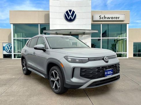 New 2026 Volkswagen Tiguan SE image 7