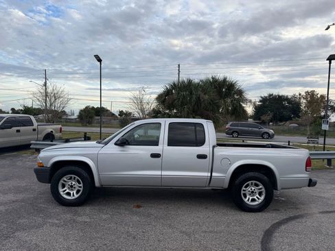 Used 2004 Dodge Dakota Sport w/ Deluxe Convenience Group image 2