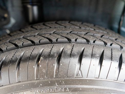 Certified 2025 Kia Niro EX image 33