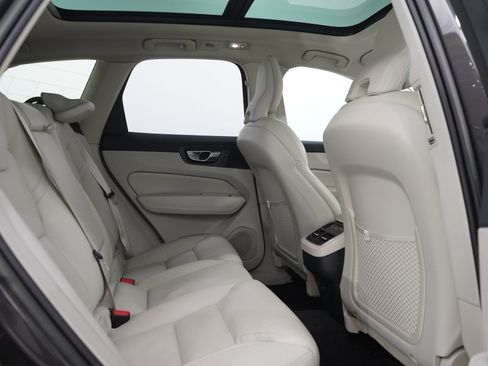 Used 2023 Volvo XC60 B5 Ultimate w/ Climate Package AWD/4WD image 12