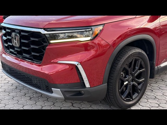 Certified 2025 Honda Pilot Touring image 17
