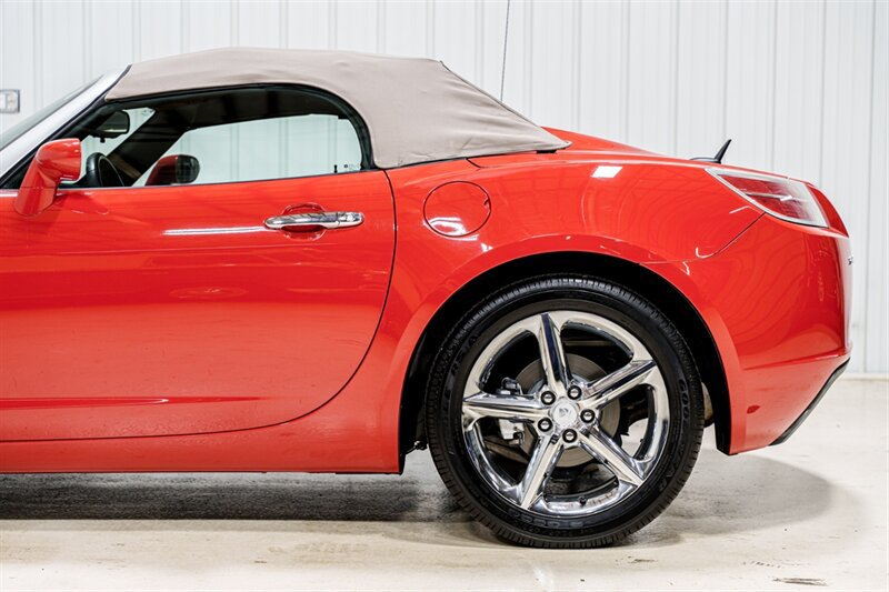 Used 2007 Saturn Sky w/ Premium Trim Pkg RWD image 4