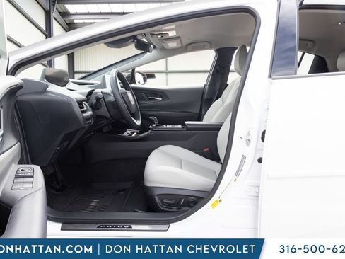 Used 2024 Toyota Prius XLE FWD image 3