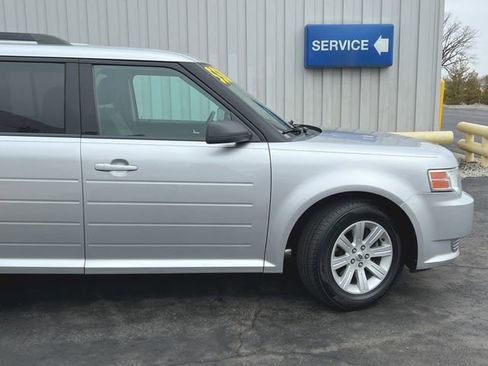 Used 2011 Ford Flex SE image 18