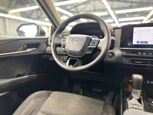 Used 2025 Toyota Camry LE FWD image 26