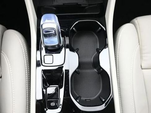 New 2026 Volvo XC40 B5 Ultra w/ Protection Package Premier image 10