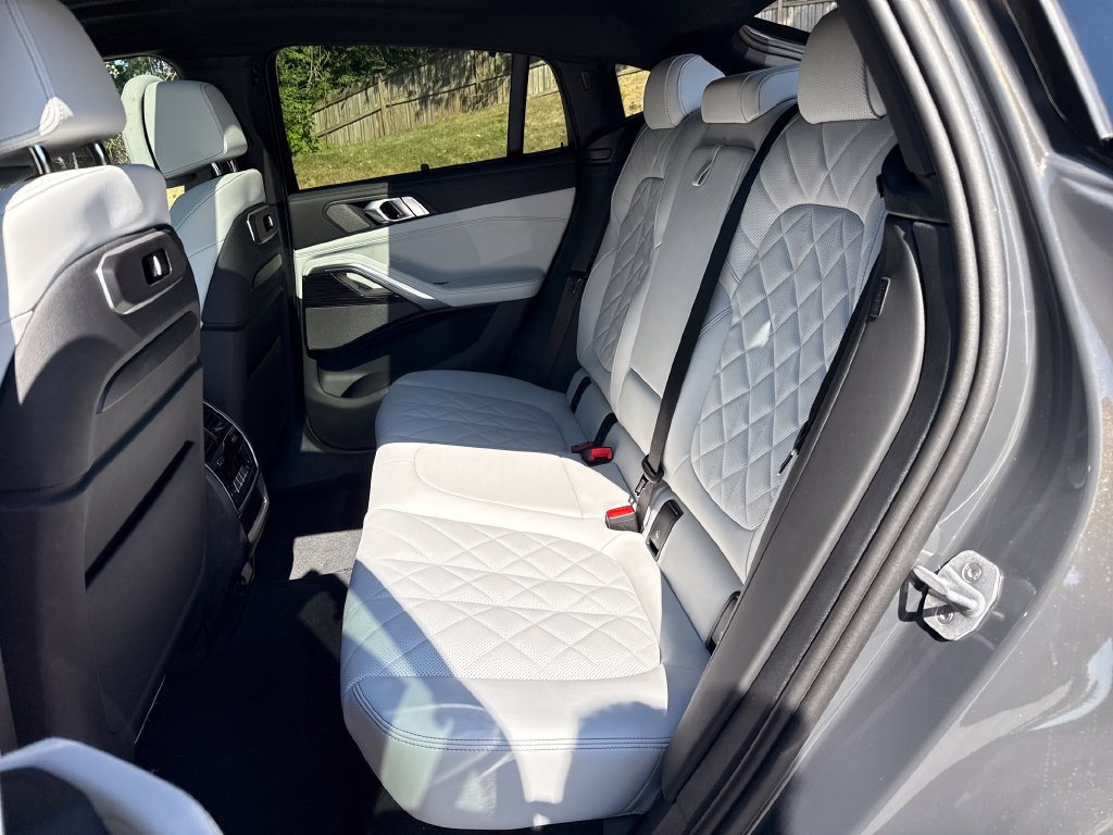New 2027 BMW X6 xDrive40i w/ Executive Package AWD/4WD image 24