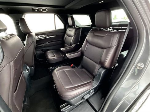 Used 2025 Ford Explorer Platinum RWD image 32