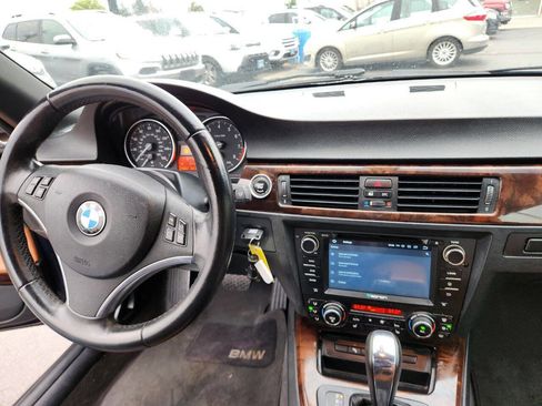 Used 2011 BMW 335i Convertible image 22