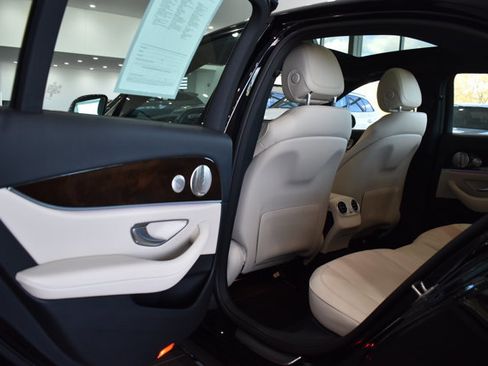 Used 2023 Mercedes-Benz E 350 4MATIC Sedan image 31