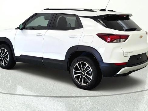Used 2025 Chevrolet TrailBlazer LT AWD/4WD image 4