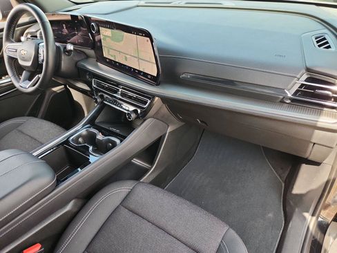 Certified 2025 Chevrolet Traverse LT FWD image 28