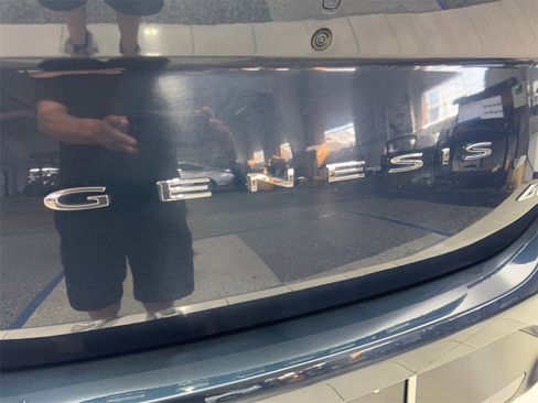 Used 2025 Genesis G70 2.5T image 21