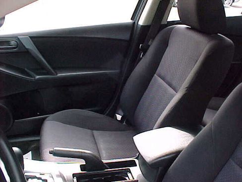 Used 2010 MAZDA MAZDA3 i Sport image 13