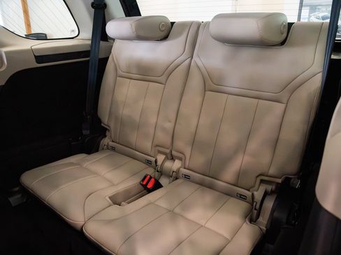 Used 2017 Land Rover Discovery HSE AWD/4WD image 22