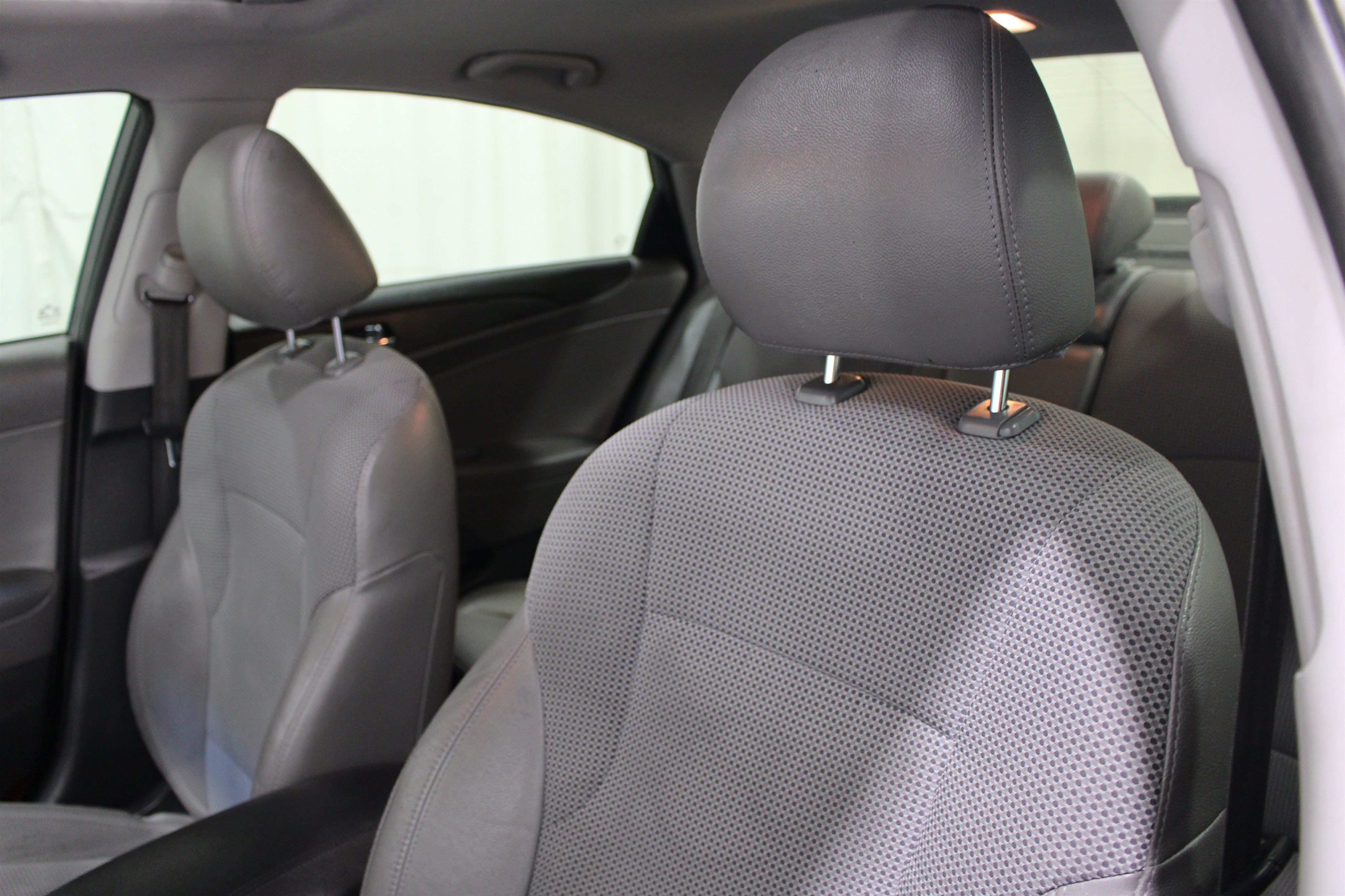 Used 2013 Hyundai Sonata SE w/ Navigation & Sunroof Pkg FWD image 4
