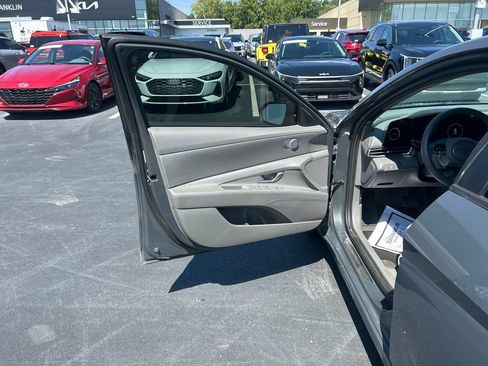 Used 2024 Hyundai Elantra SEL FWD image 12