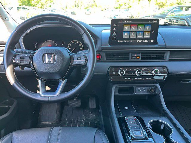 Used 2024 Honda Pilot Touring image 10