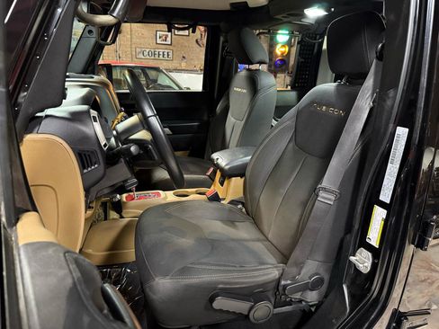 Used 2018 Jeep Wrangler Unlimited Rubicon w/ Dual Top Group AWD/4WD image 21