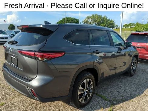 Used 2023 Toyota Highlander XLE AWD/4WD image 4