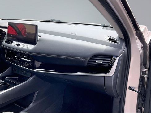 Certified 2025 Nissan Rogue SL w/ SL Premium Package FWD image 18