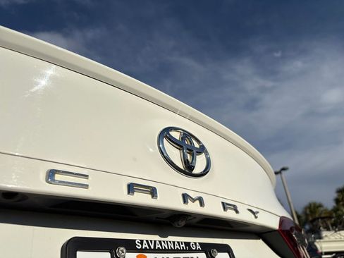 Used 2022 Toyota Camry SE image 8