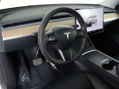 Used 2023 Tesla Model Y AWD image 25