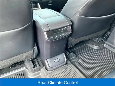 Used 2023 Toyota Highlander XLE FWD image 18