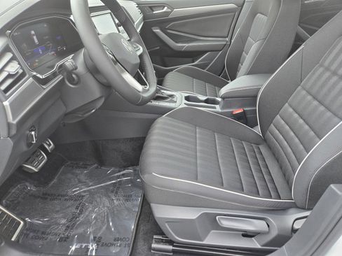 Used 2024 Volkswagen Jetta Sport image 13