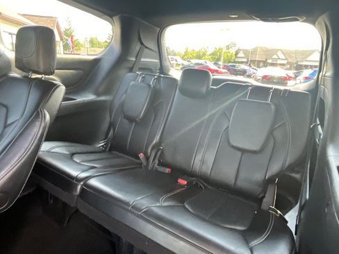 Used 2025 Chrysler Pacifica Select FWD image 34