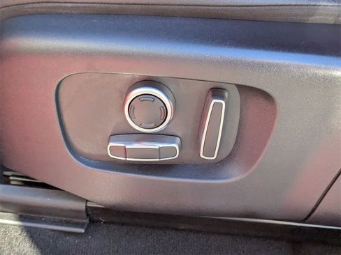 Used 2022 Land Rover Range Rover Evoque R-Dynamic S image 11