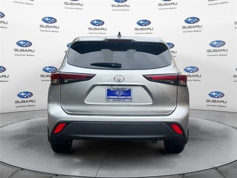 Used 2024 Toyota Highlander LE image 5