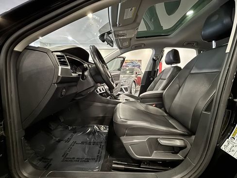 Used 2019 Volkswagen Jetta R-Line FWD image 11