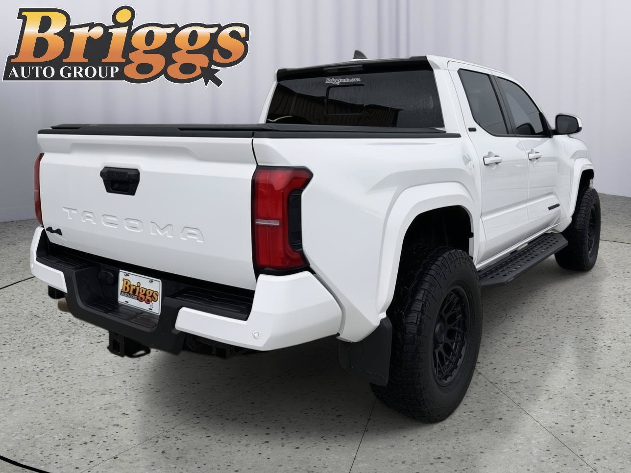 Used 2025 Toyota Tacoma SR5 AWD/4WD image 5
