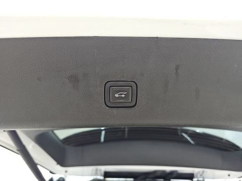 Used 2023 Chevrolet Traverse LT AWD/4WD image 14