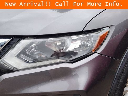 Used 2017 Nissan Rogue SV w/ SV Premium Package AWD/4WD image 5