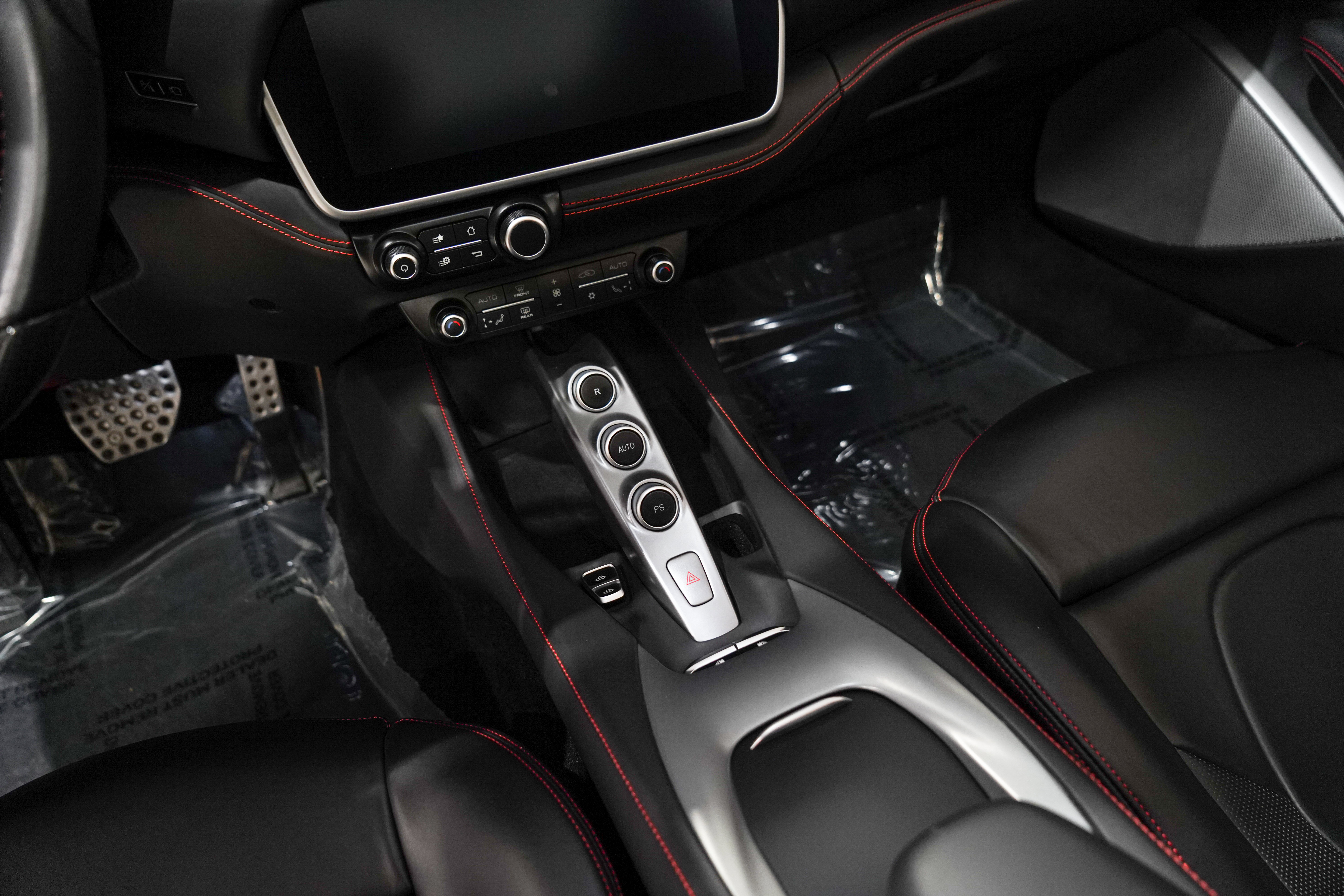 Used 2019 Ferrari Portofino RWD image 13