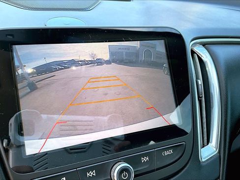 Used 2017 Chevrolet Malibu Premier image 26