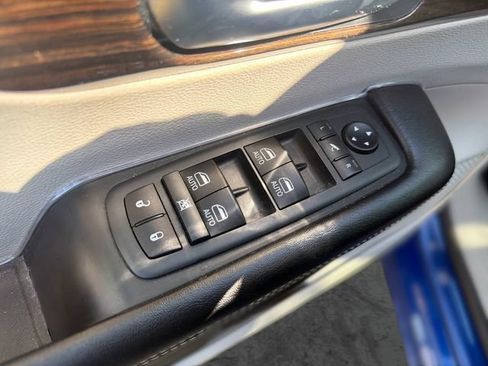 Used 2021 Chrysler Pacifica Limited AWD/4WD image 22