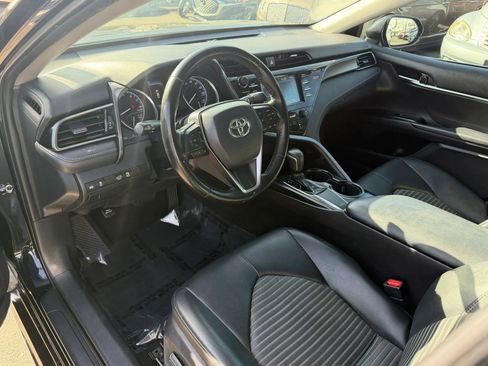Used 2019 Toyota Camry SE FWD image 8