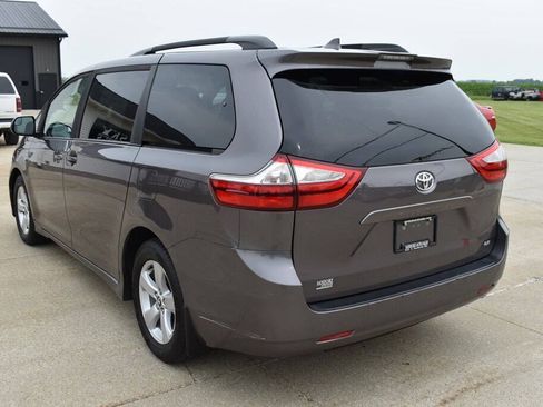 Used 2019 Toyota Sienna LE FWD image 5