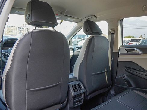 New 2026 Volkswagen Taos SE image 21