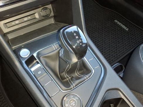 Certified 2022 Volkswagen Tiguan SE w/ Panoramic Sunroof Package image 18