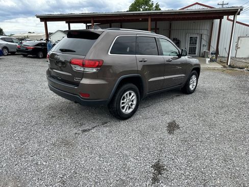 Used 2020 Jeep Grand Cherokee Laredo image 5