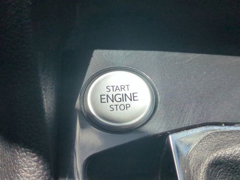 Used 2022 Volkswagen Tiguan SE image 31