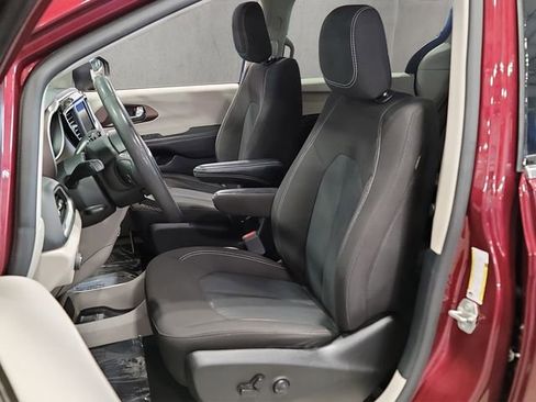 Used 2023 Chrysler Voyager LX FWD image 21