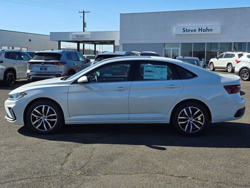 New 2026 Volkswagen Jetta SE image 2