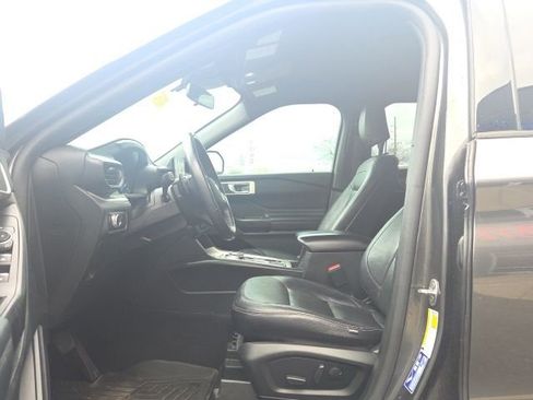 Used 2020 Ford Explorer XLT image 21